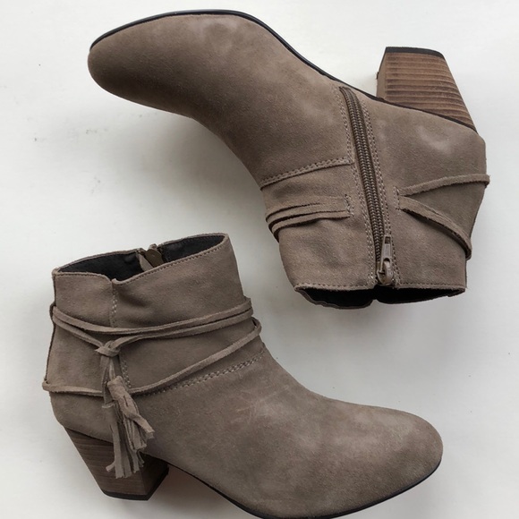 chelsea crew Shoes - NIB Fun Tan Chelsea Crew Leather Booties 8